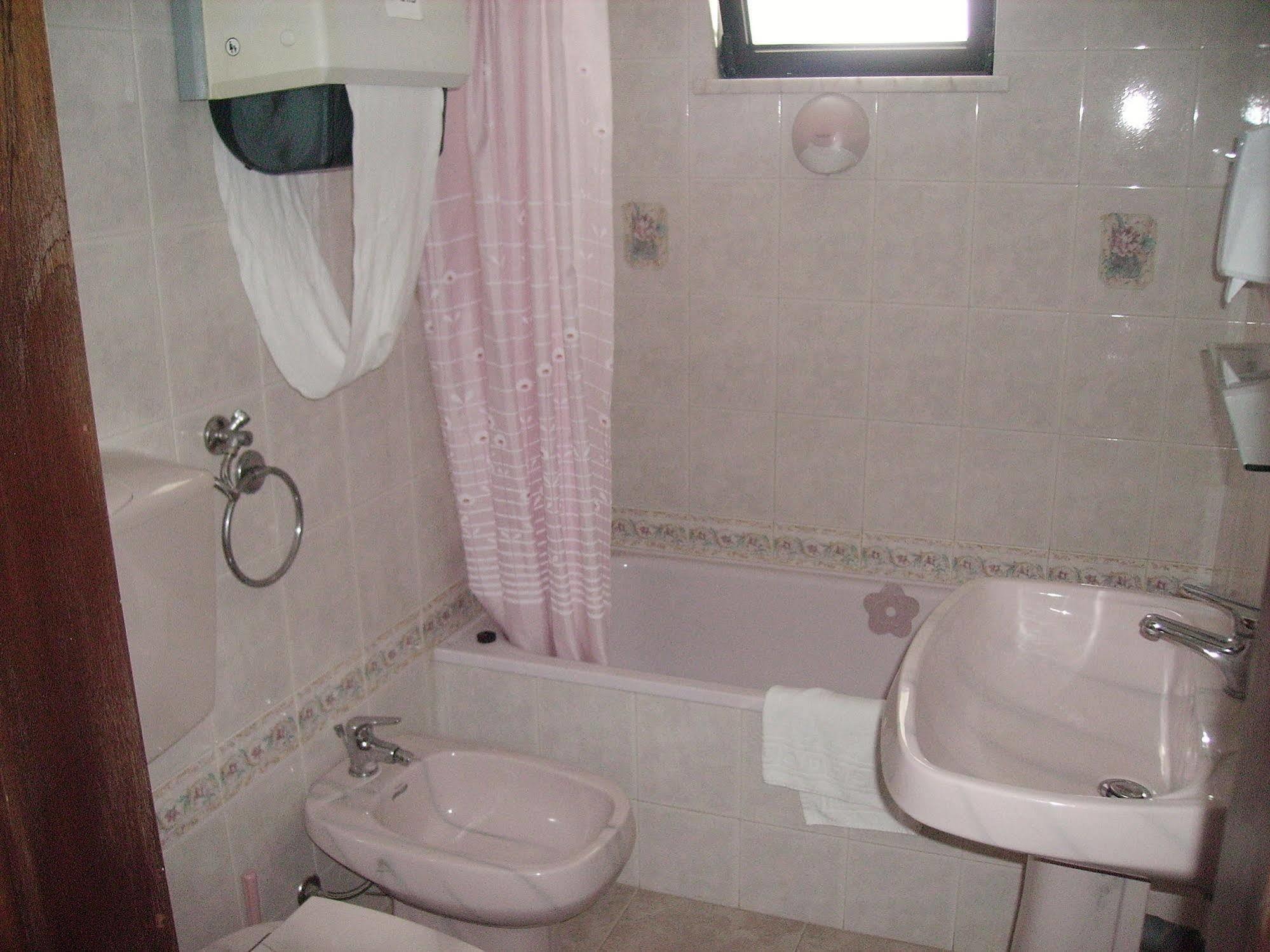 Sunny House Hostel Lagos Exterior photo